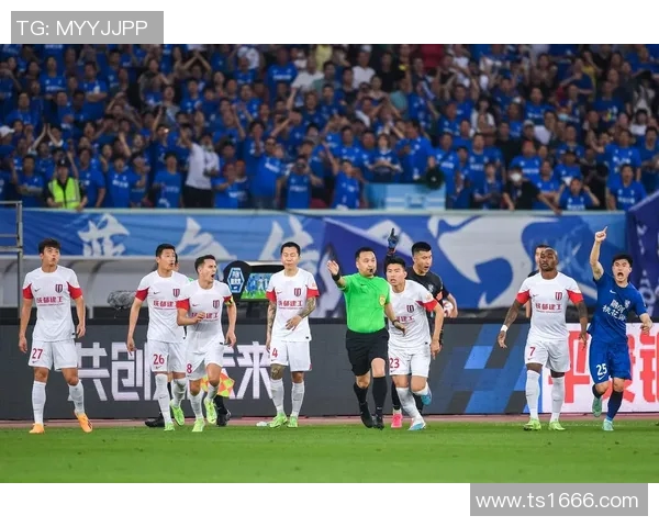 成都足球队实力之争引发热议球迷观点各异分析球队未来发展